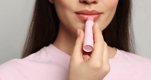 Iniah 11 Manfaat Lip Balm untuk Bibir Sehat dan Cantik